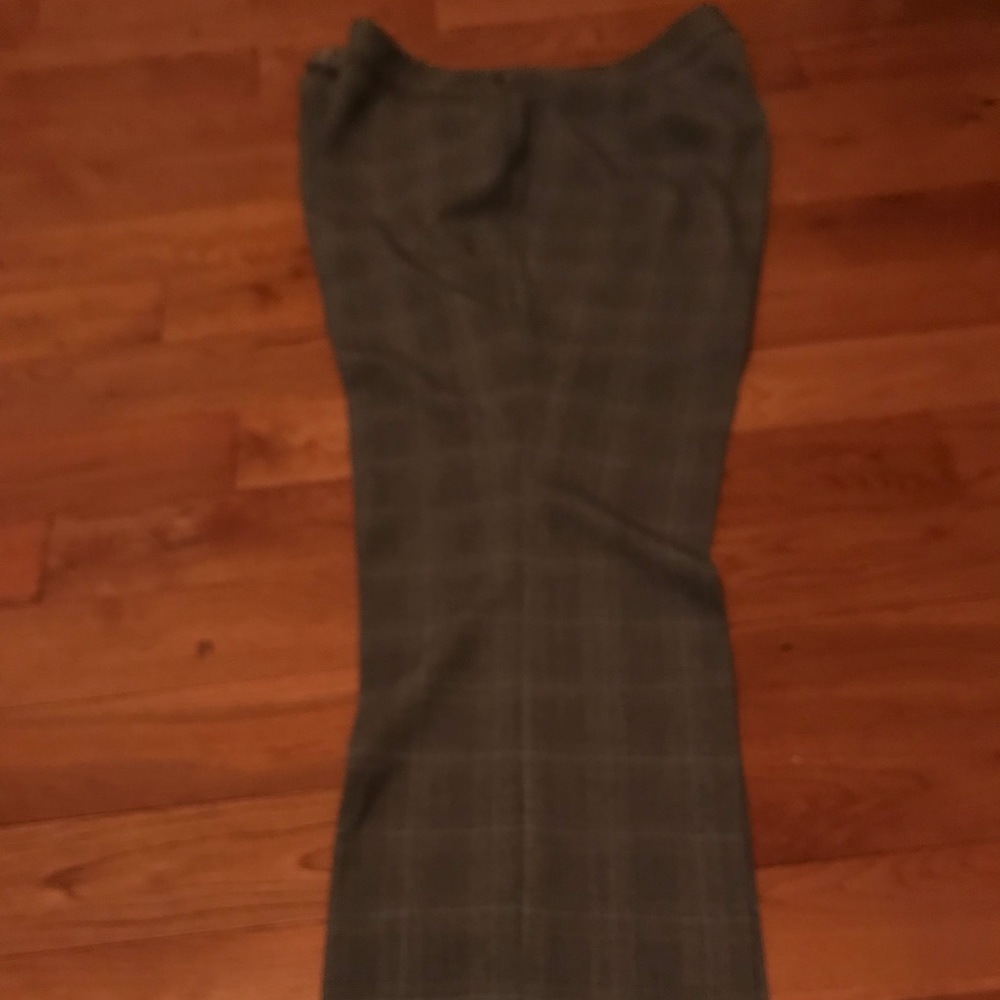 Woman’s black/blue/white plaid dress slacks. Sz 22